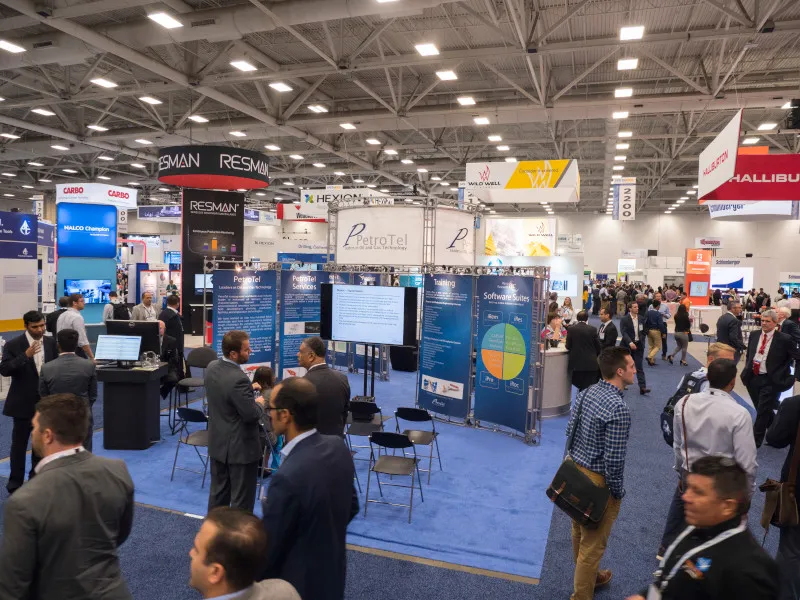 Attendees at SPE's 2022 ALCE event walk the expo hall